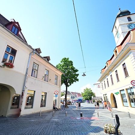 Lovely 2 Bedroom Apartment In Historic City Center Sibiu Exterior foto