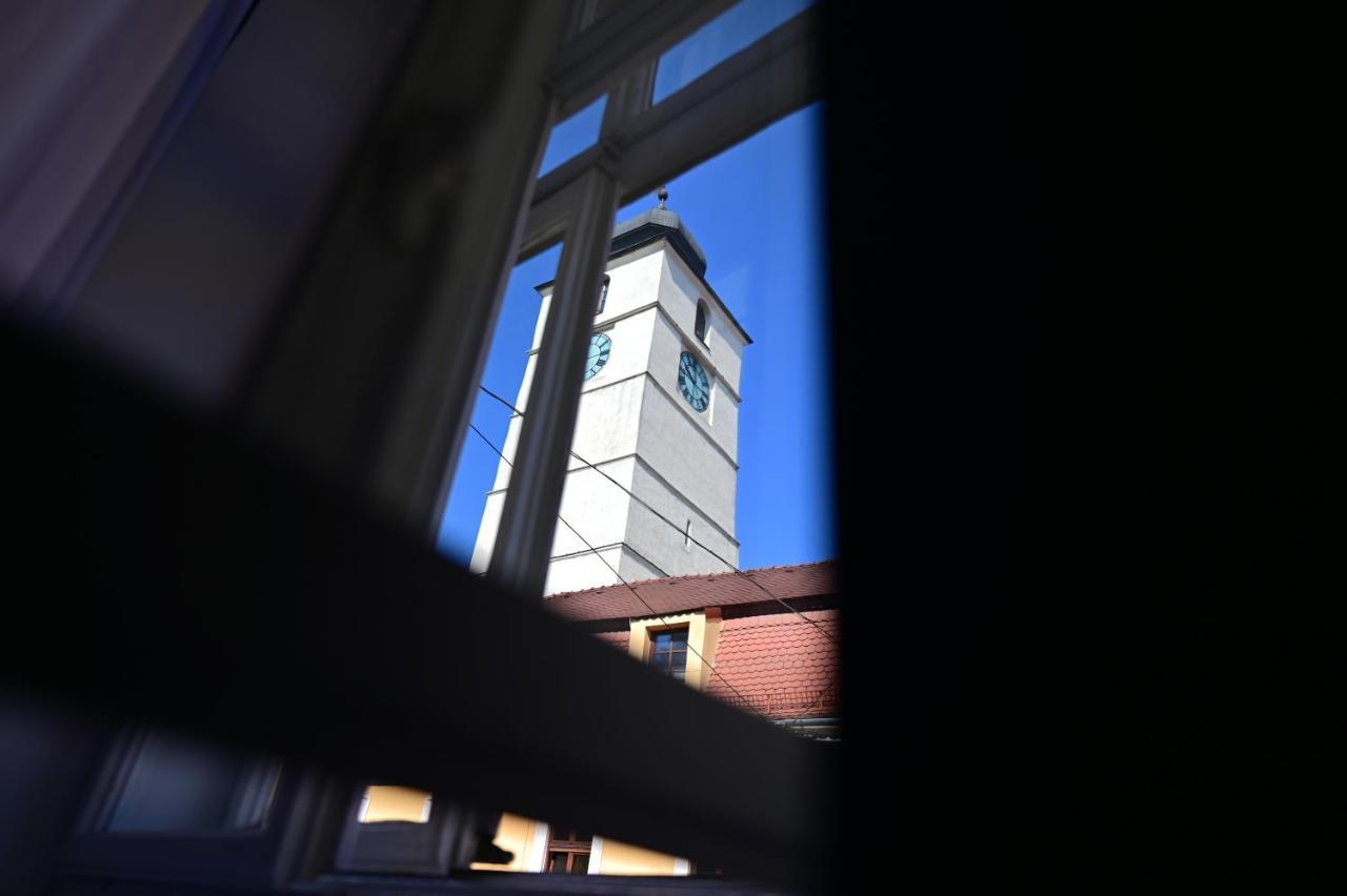 Lovely 2 Bedroom Apartment In Historic City Center Sibiu Exterior foto