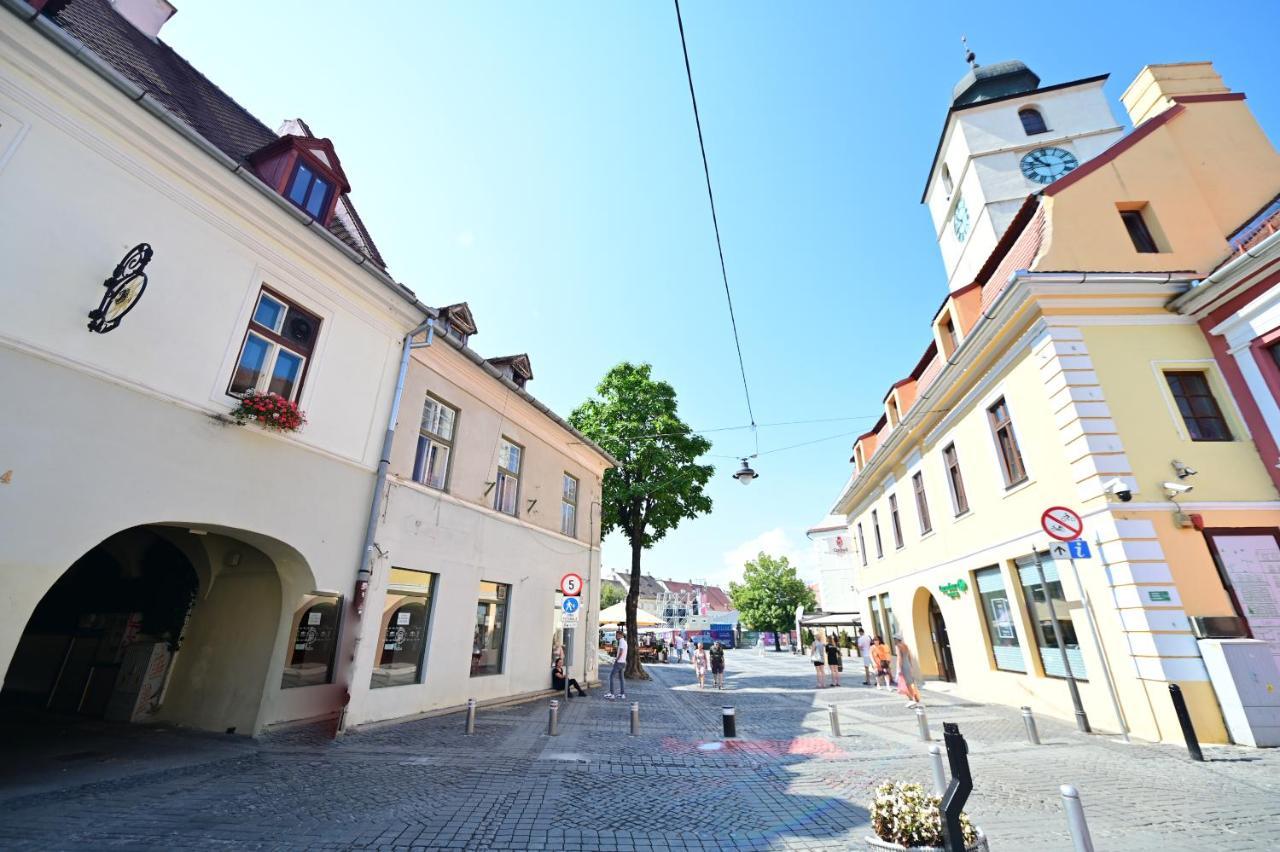 Lovely 2 Bedroom Apartment In Historic City Center Sibiu Exterior foto
